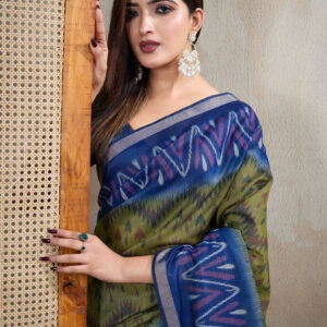 Mameraa Women Floral Printed Zari Saree - Image 2