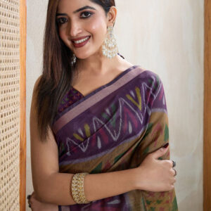 Mameraa Women Printed Floral Saree - Image 2