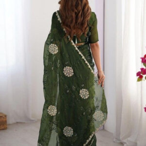 Mameraa Floral Embellished Embroidered Saree With Blouse Piece - Image 4
