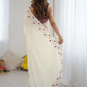Mameraa Floral Embellished Saree With Blouse Piece - Image 5