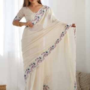 Mameraa Floral Embroidered Saree With Blouse Piece - Image 4