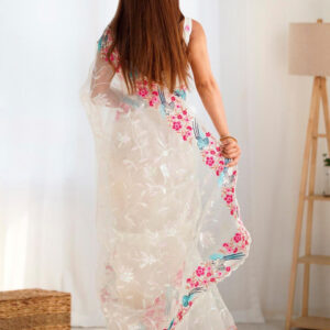 Mameraa Floral Embroidered Saree With Unstitched Blouse Piece - Image 4