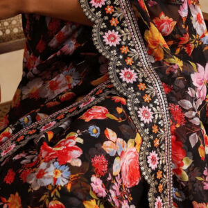 Mameraa Floral Printed Saree With Blouse Piece - Image 6
