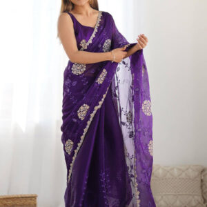 Mameraa Women Floral Embroidered Saree - Image 3