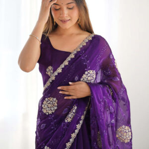 Mameraa Women Floral Embroidered Saree - Image 5