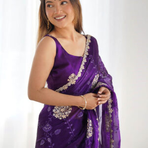 Mameraa Women Floral Embroidered Saree - Image 2
